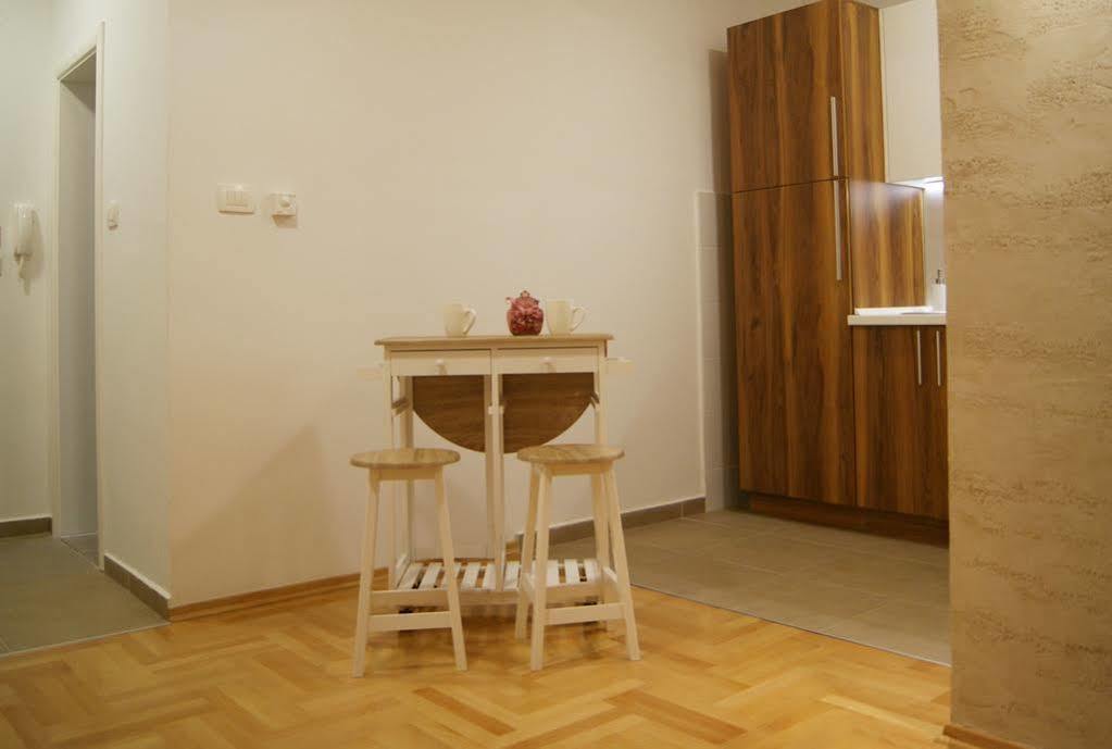 Smart Apartments Skopje Buitenkant foto