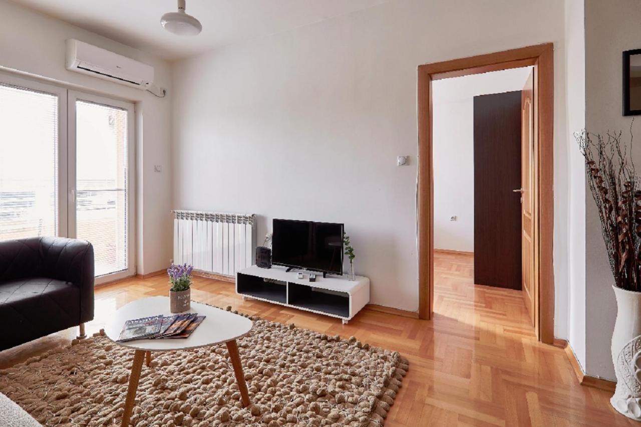 Smart Apartments Skopje Buitenkant foto