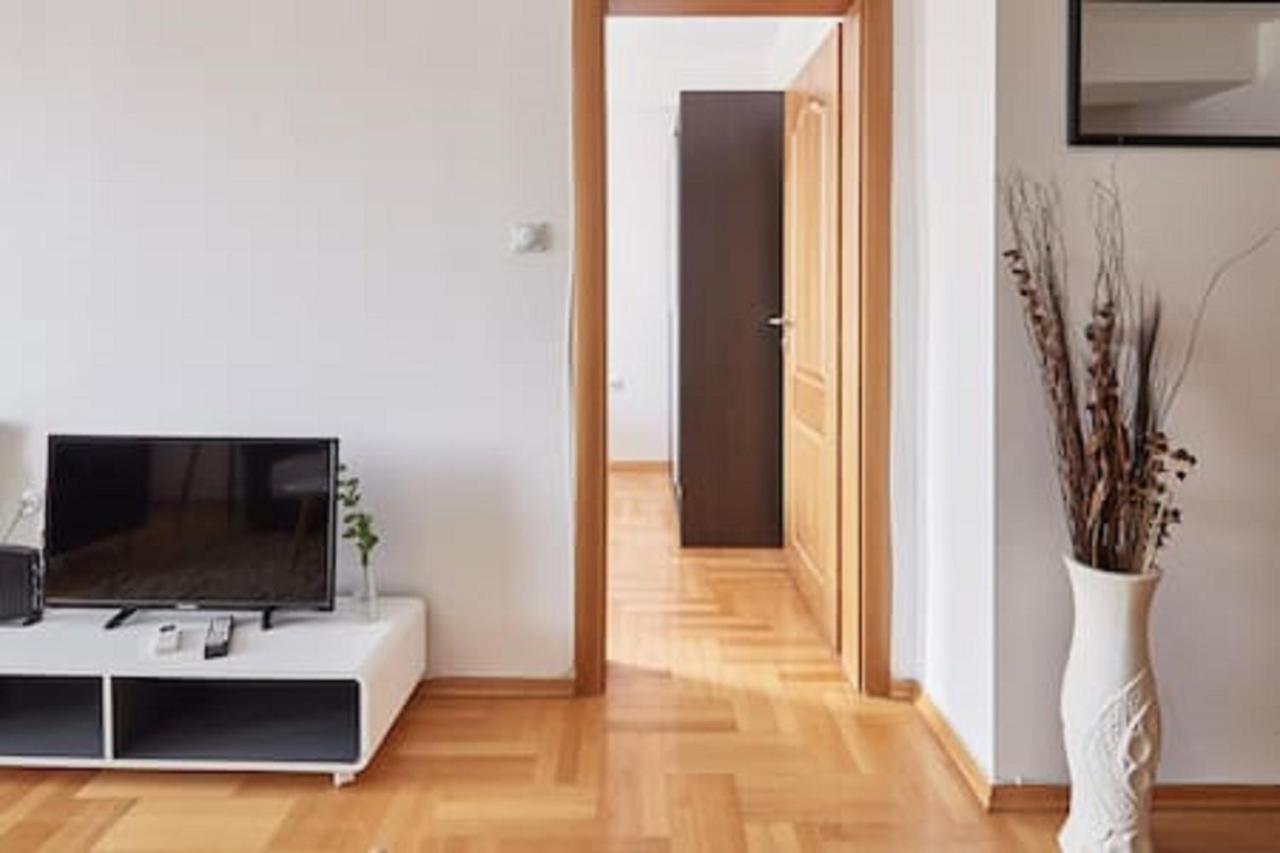 Smart Apartments Skopje Buitenkant foto